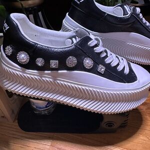 Circus Sam Edelman Taelyn studded Black and White Casual Sneakers (NWT)